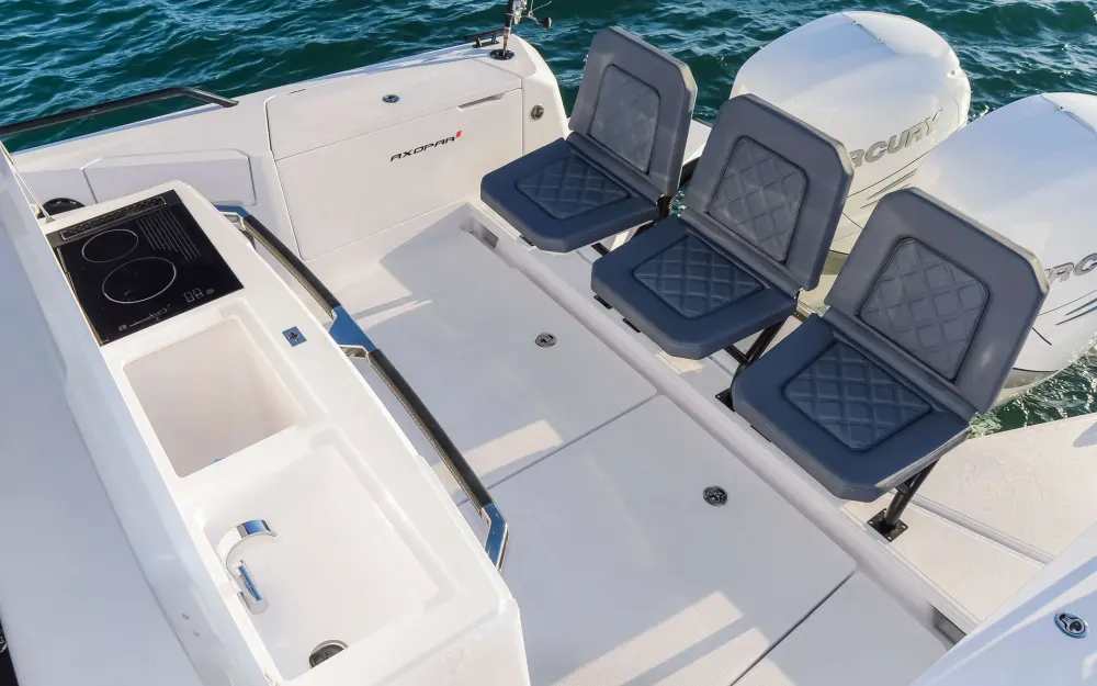 slider 12 Axopar  37 XC Cross Cabin