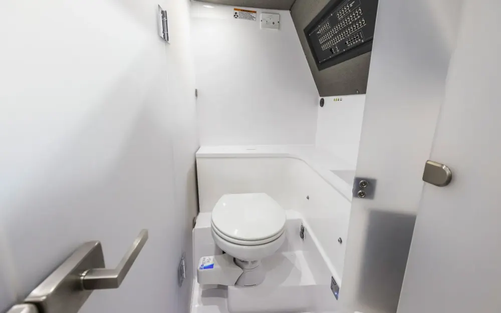slider 10 Axopar  37 XC Cross Cabin