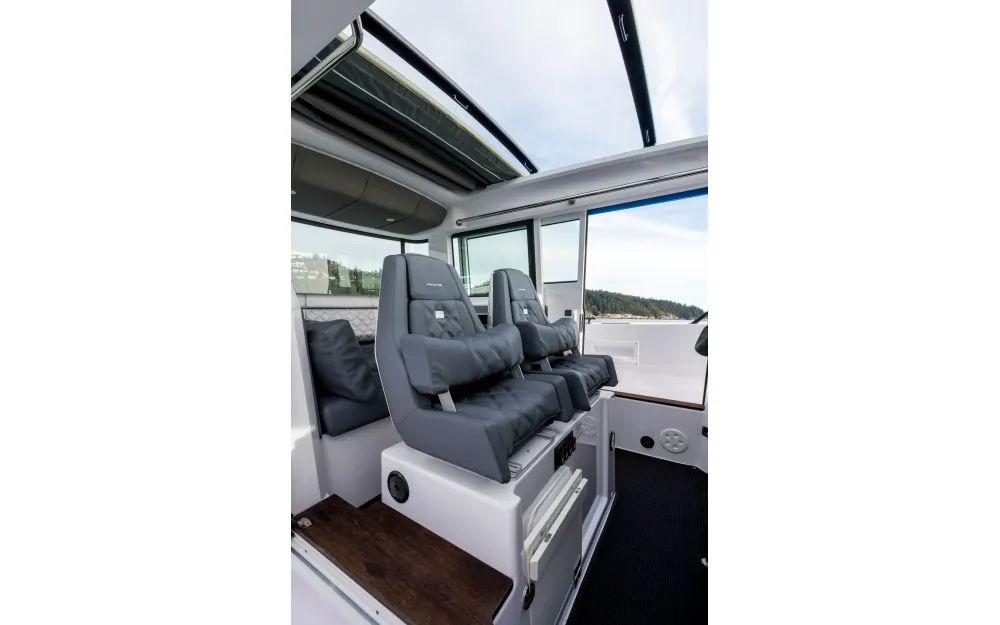 slider 13 Axopar  37 XC Cross Cabin