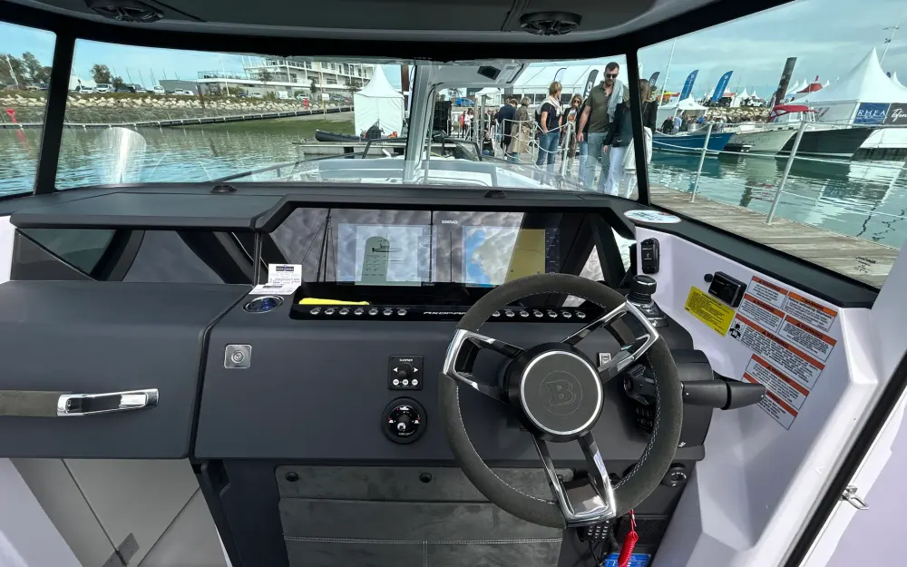 slider 4 Axopar  37 XC Cross Cabin