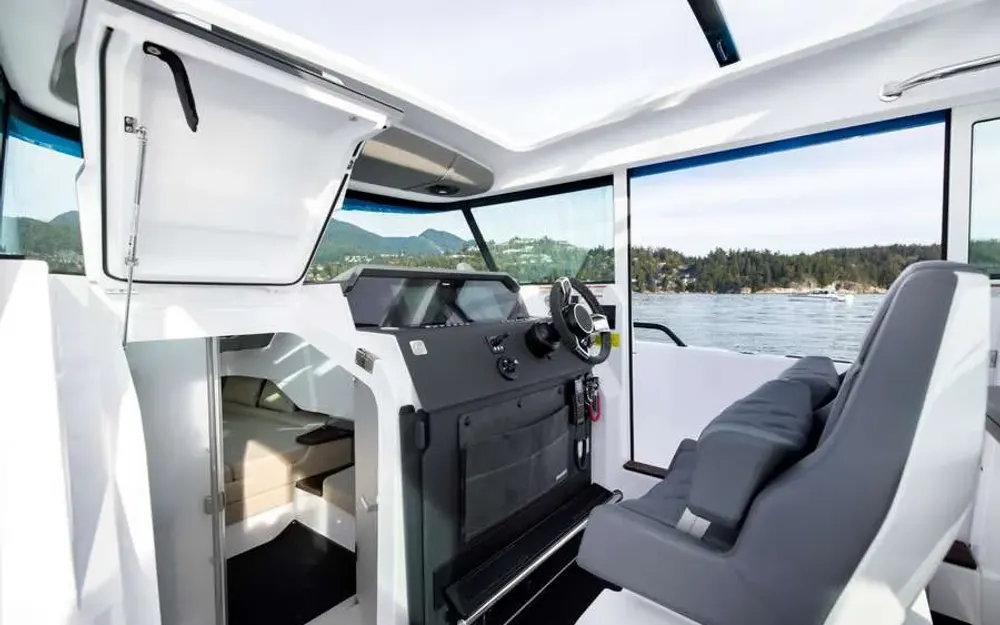 slider 14 Axopar  37 XC Cross Cabin
