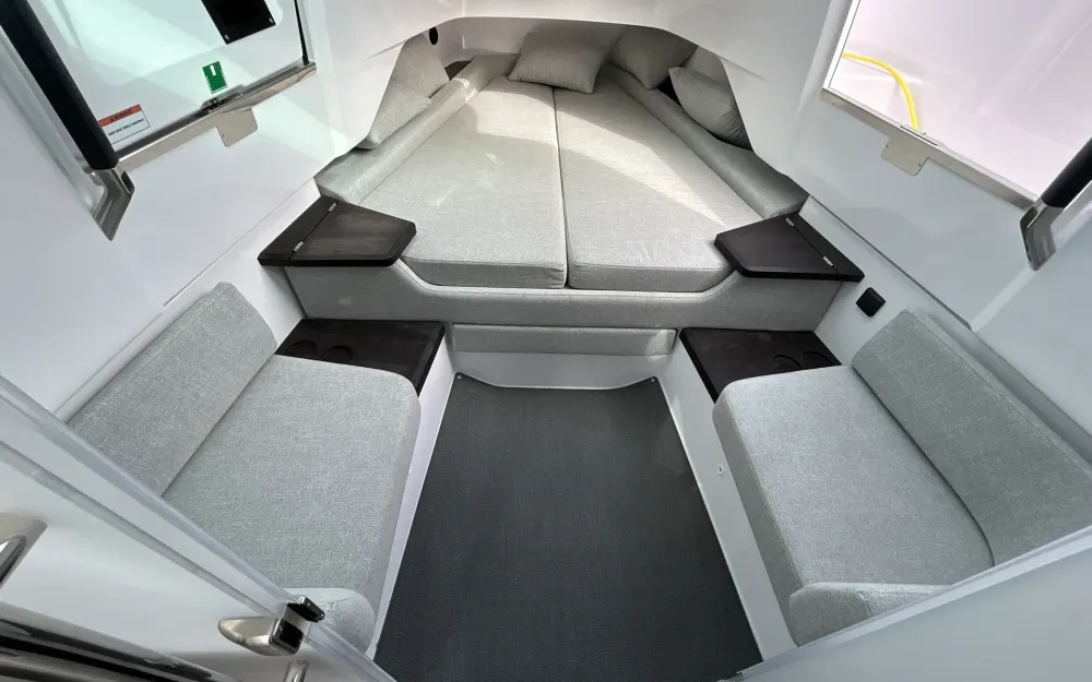 slider 5 Axopar  37 XC Cross Cabin