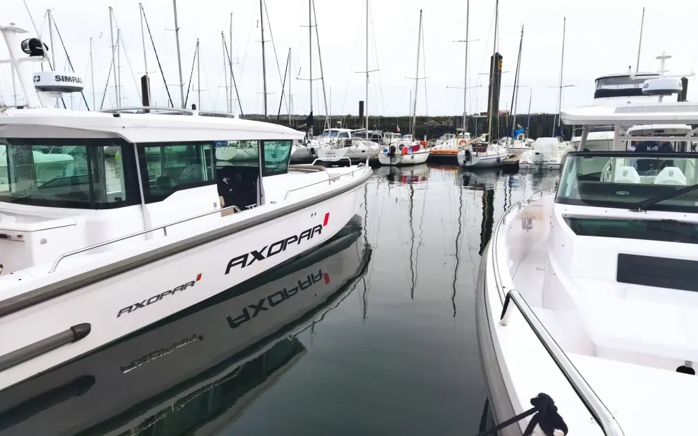 slider 0 Axopar  37 XC Cross Cabin