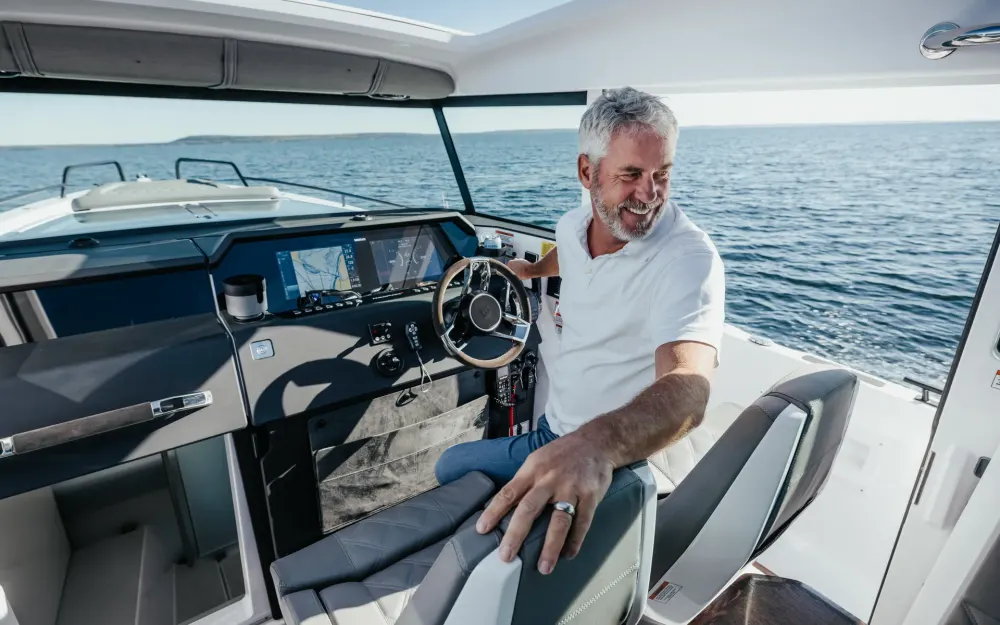 slider 18 Axopar  37 XC Cross Cabin