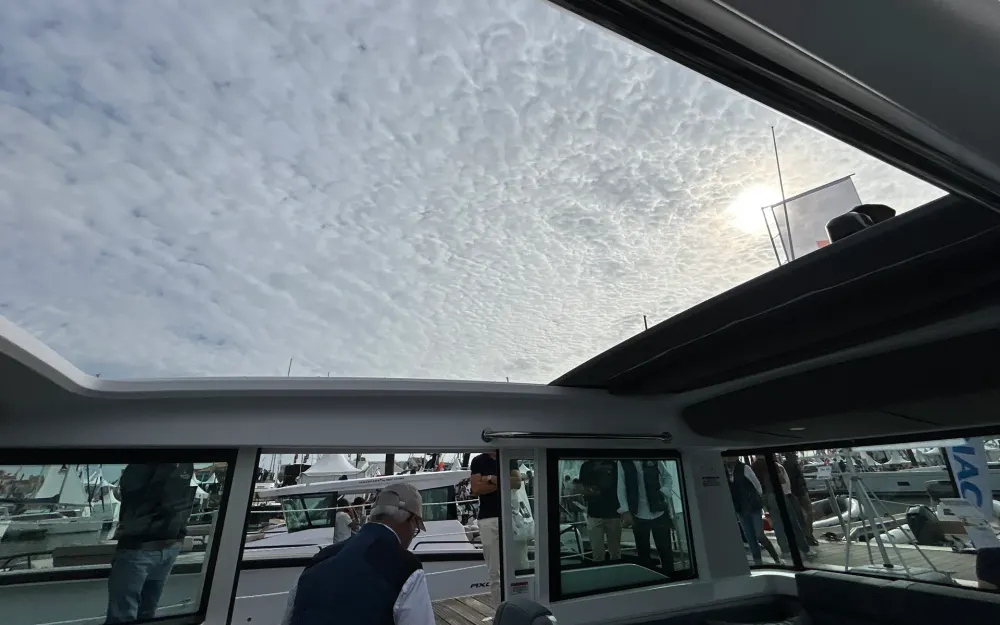 slider 11 Axopar  37 XC Cross Cabin