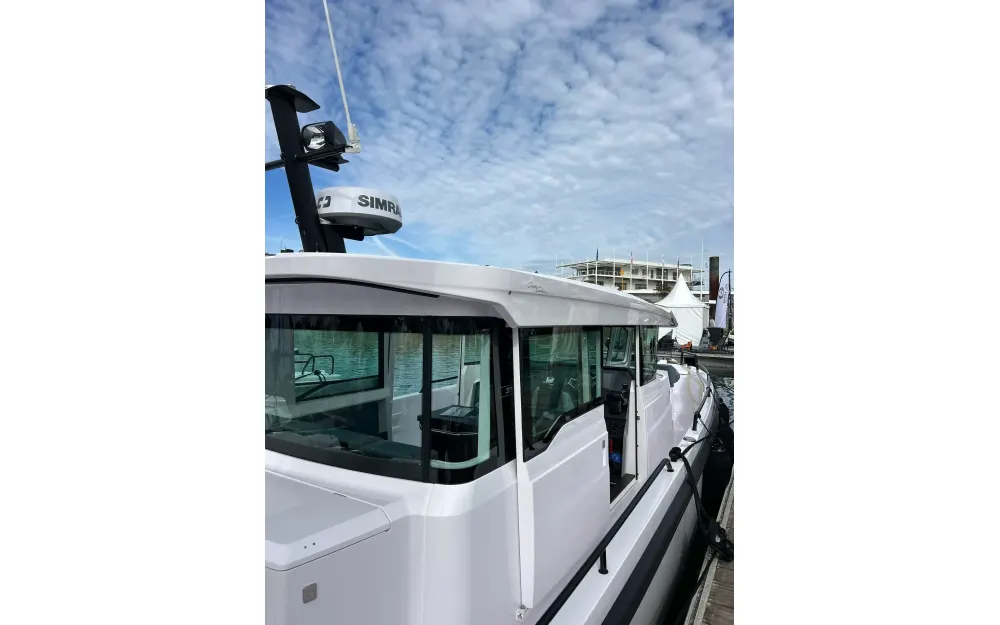 slider 12 Axopar  37 XC Cross Cabin