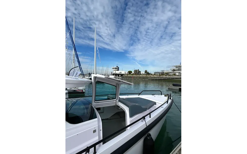 slider 14 Axopar  37 XC Cross Cabin