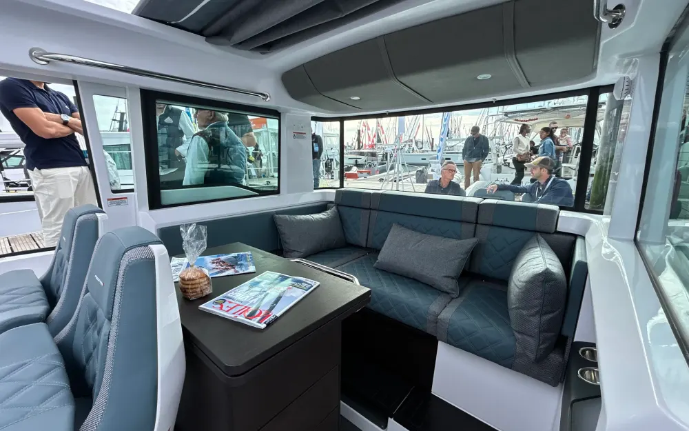 slider 15 Axopar  37 XC Cross Cabin