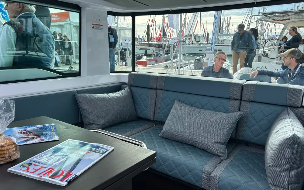 slider 16 Axopar  37 XC Cross Cabin