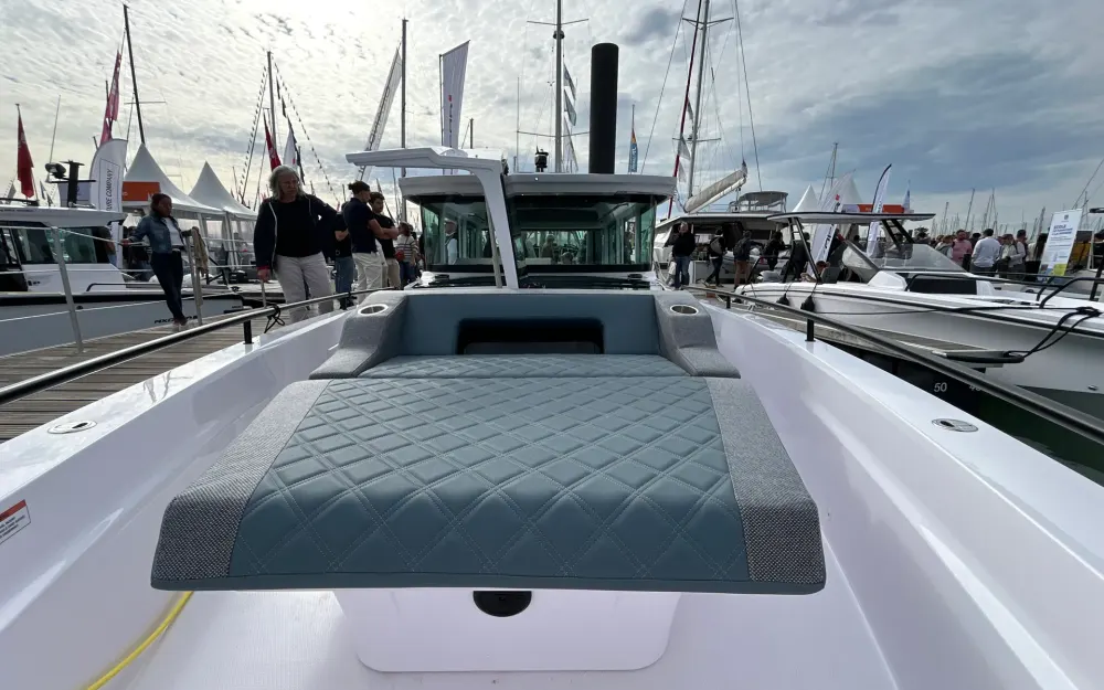 slider 17 Axopar  37 XC Cross Cabin