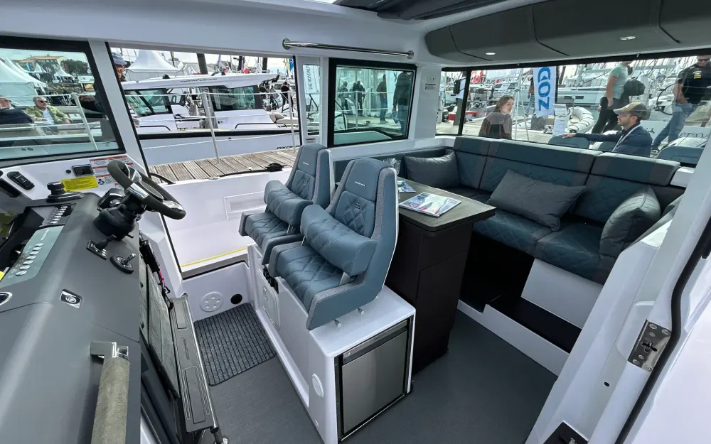 slider 19 Axopar  37 XC Cross Cabin