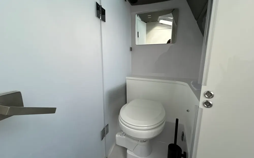 slider 21 Axopar  37 XC Cross Cabin