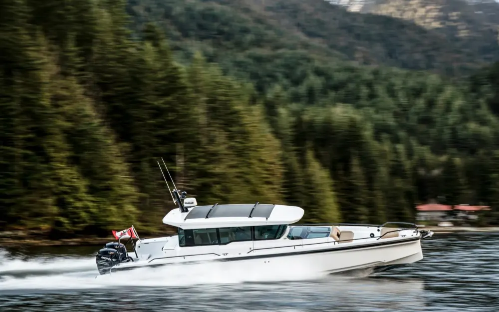 slider 4 Axopar  37 XC Cross Cabin