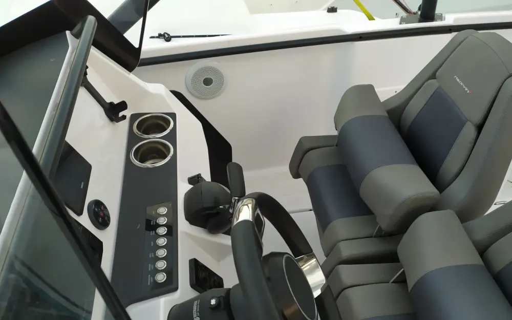 slider 4 Axopar  22 T Top