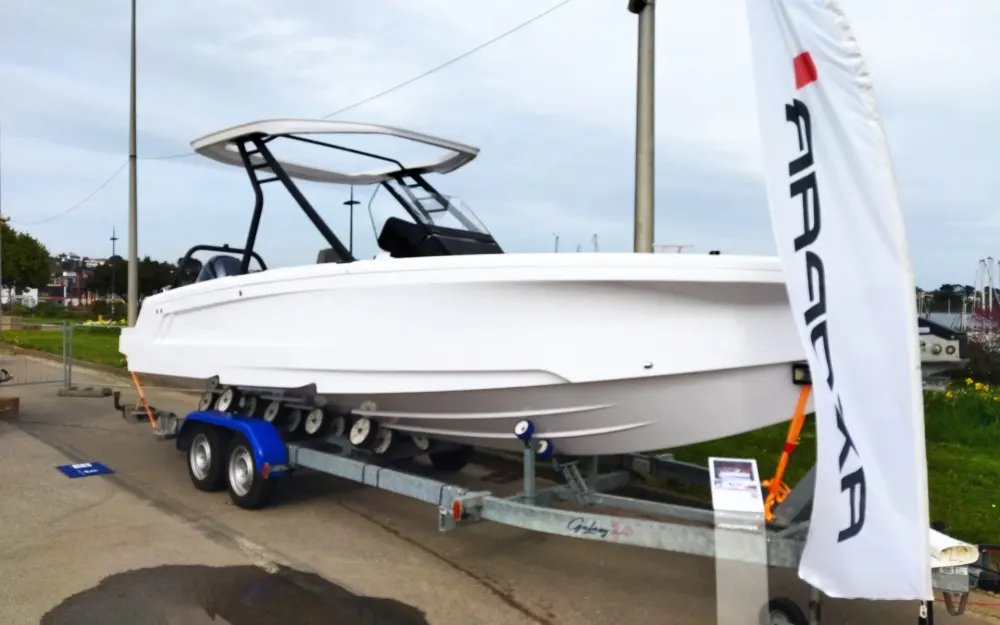 slider 1 Axopar  22 T Top