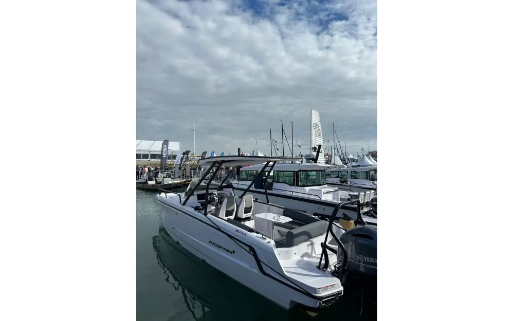 slider 4 Axopar  25 Cross Top