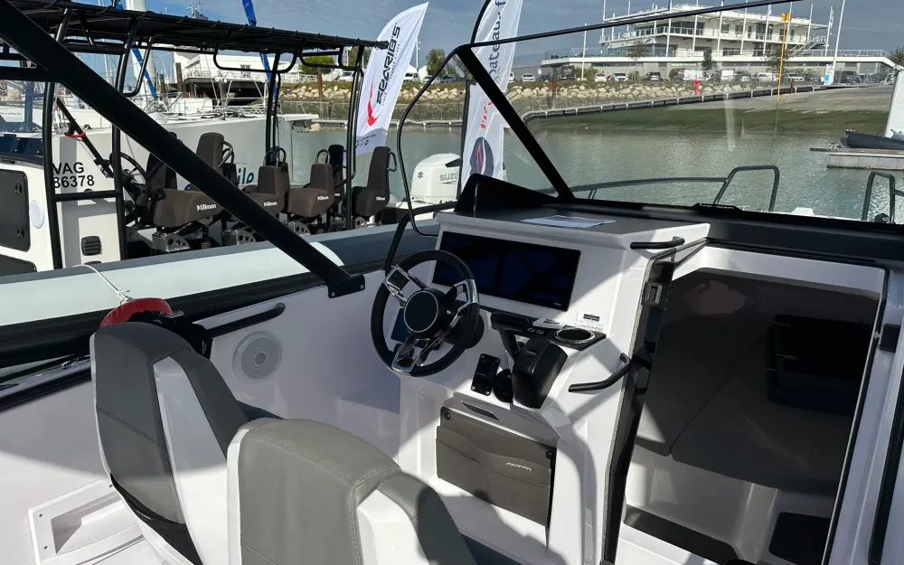 slider 3 Axopar  25 Cross Top