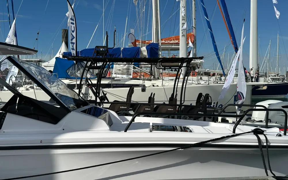 slider 5 Axopar  25 Cross Top