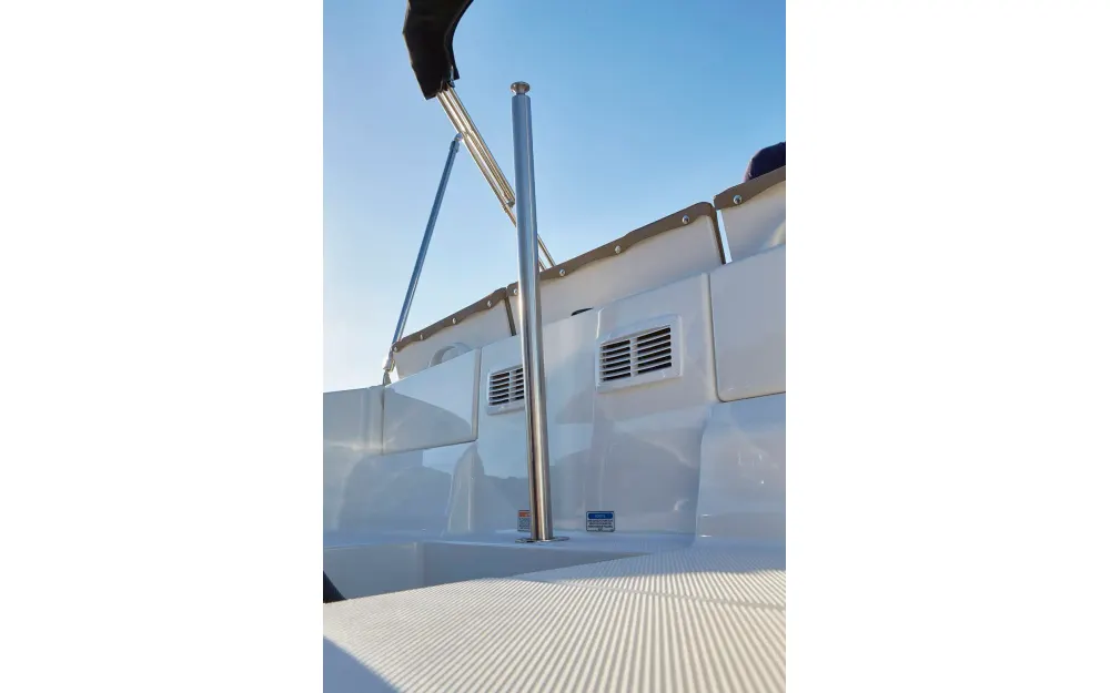slider 19 Quicksilver  675Sundeck