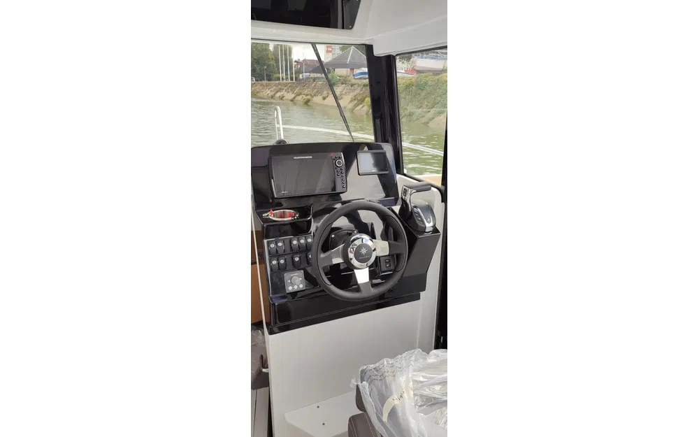 slider 3 Jeanneau Merry Fisher 695