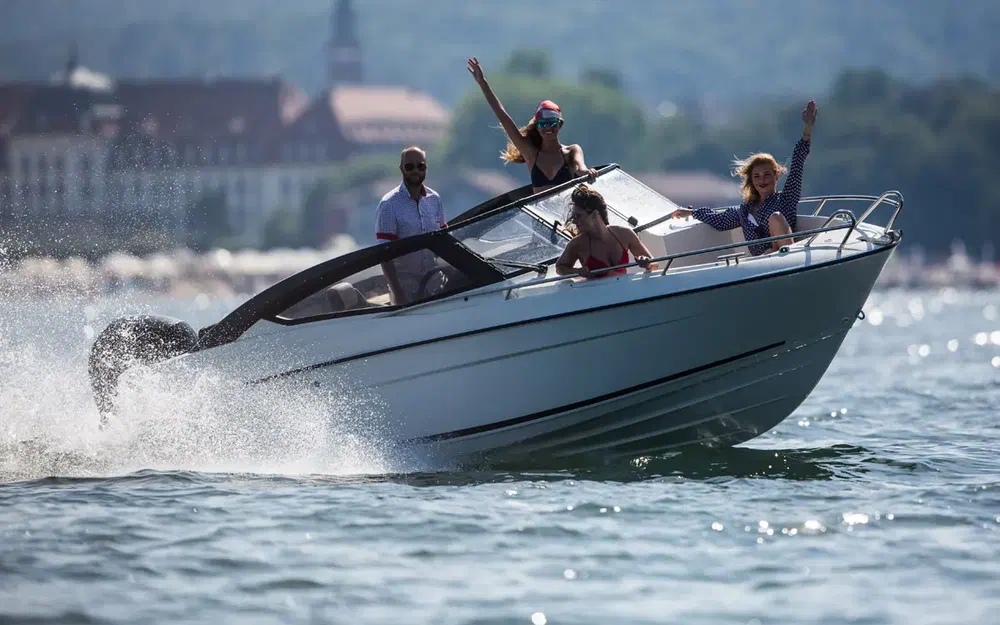 slider 2 Parker 630 Bow Rider