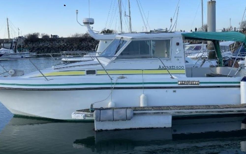 slider 0 Beneteau Antares 800