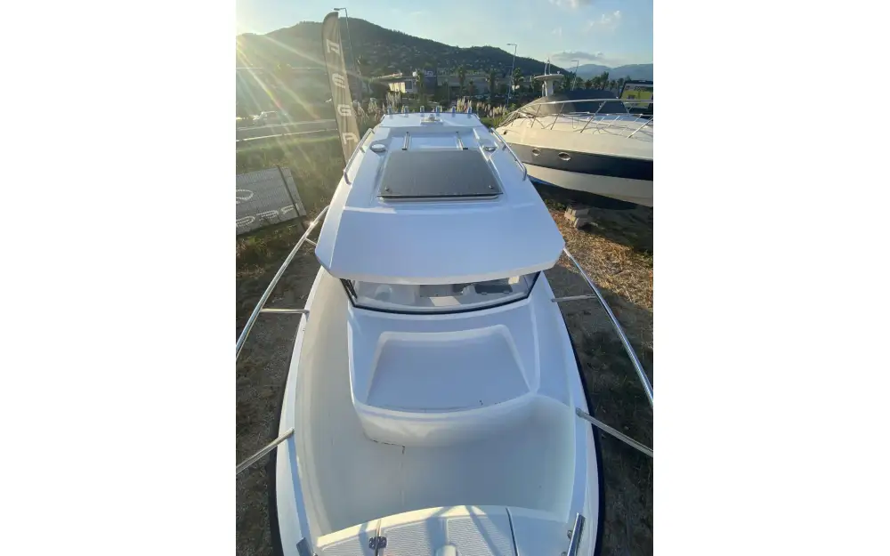 slider 3 Parker  700 Pilothouse