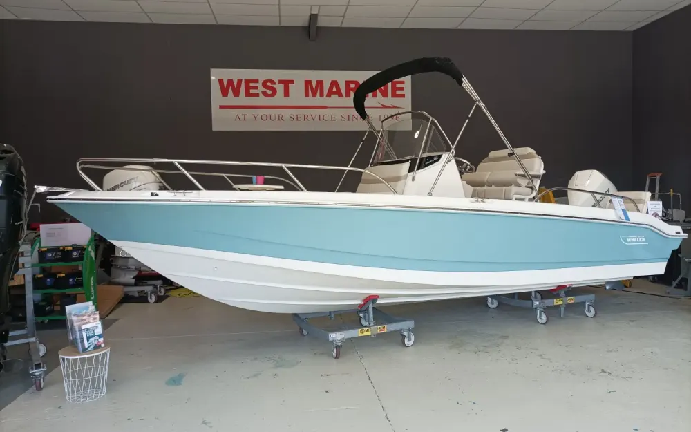 slider 0 Boston Whaler  220 Dauntless