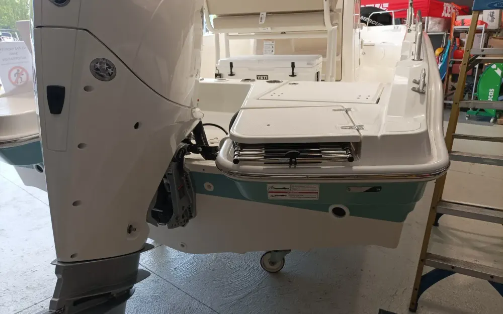 slider 4 Boston Whaler  220 Dauntless