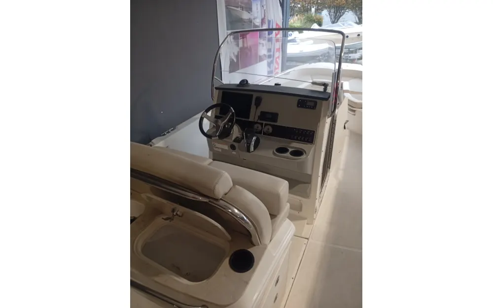 slider 5 Boston Whaler  270 Dauntless
