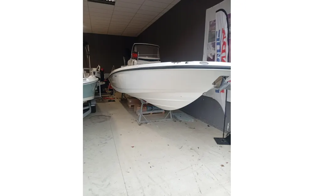 slider 7 Boston Whaler  270 Dauntless