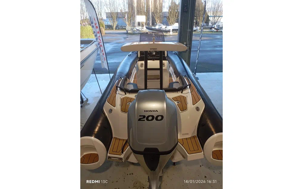 slider 1 Grand Golden Line 680