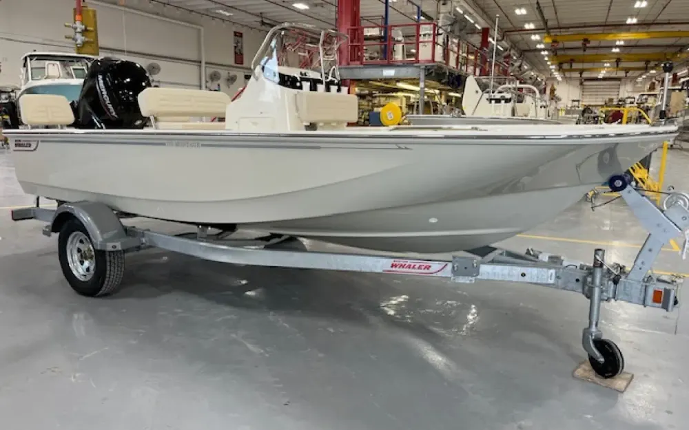 slider 0 Boston Whaler  190 Montauk