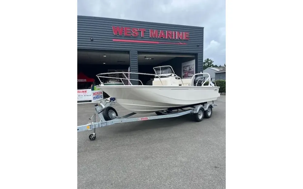 slider 0 Boston Whaler  190 Montauk