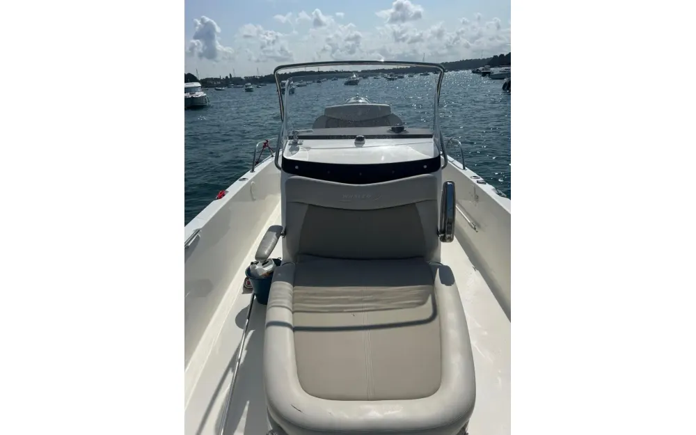 slider 6 Boston Whaler  270 Dauntless