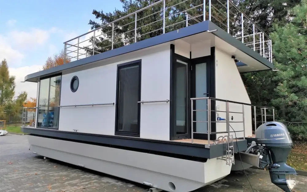 slider 1 House Boat Independant 10x4,5m