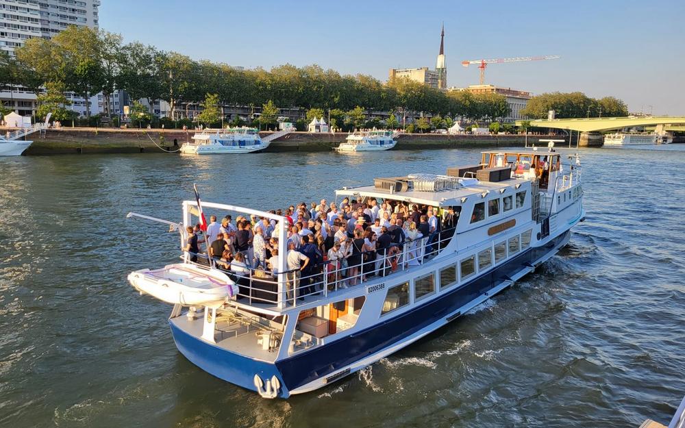 slider 1 Bateau Passagers 150 Pax Restaurant 2 Niveaux