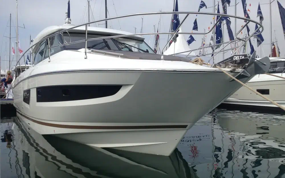 slider 1 Jeanneau Prestige 420 Fly