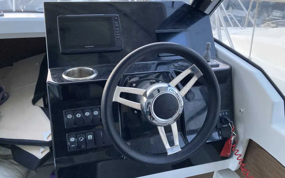 slider 6 Jeanneau Merry Fisher 795