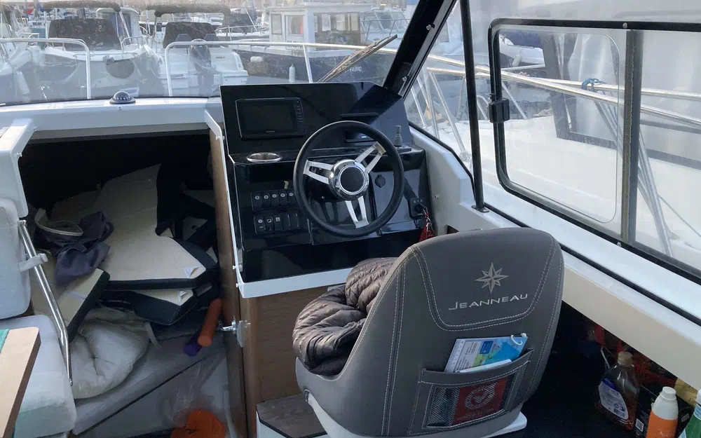 slider 8 Jeanneau Merry Fisher 795