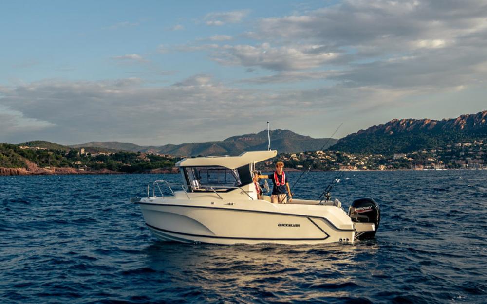 slider 1 Quicksilver Captur 625 Pilothouse