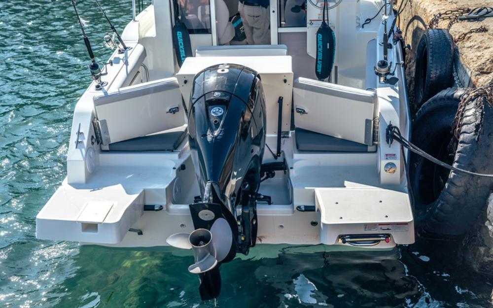 slider 2 Quicksilver Captur 625 Pilothouse