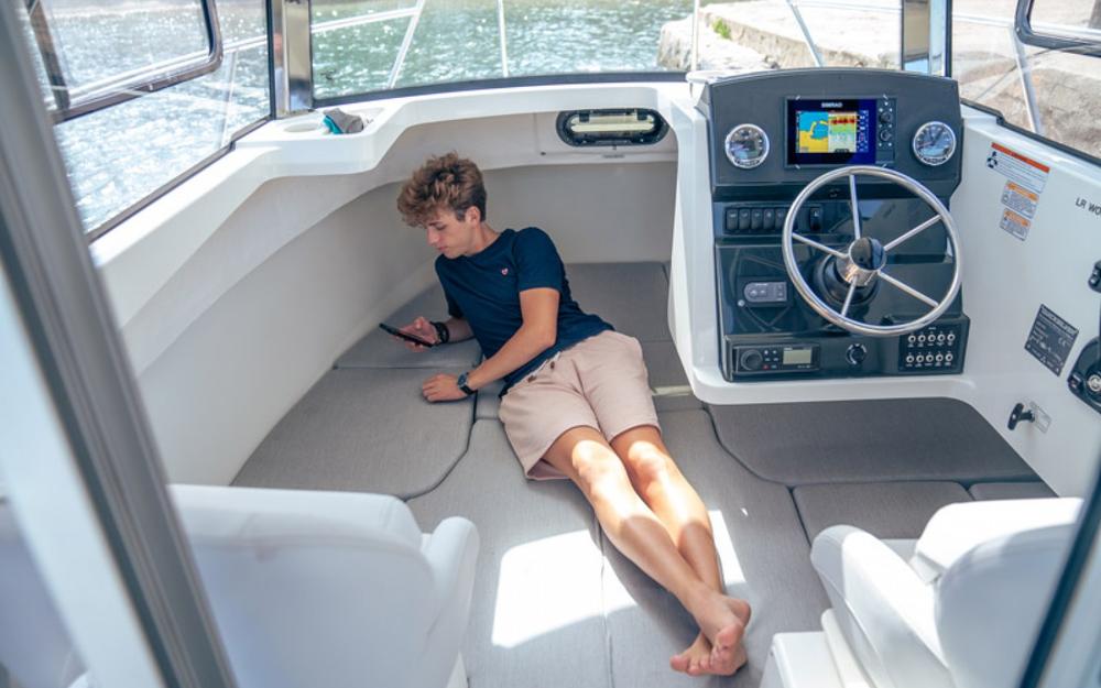 slider 3 Quicksilver Captur 625 Pilothouse