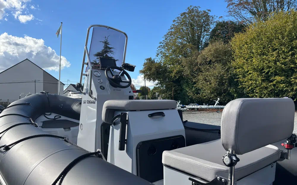 slider 17 Bombard Explorer 550