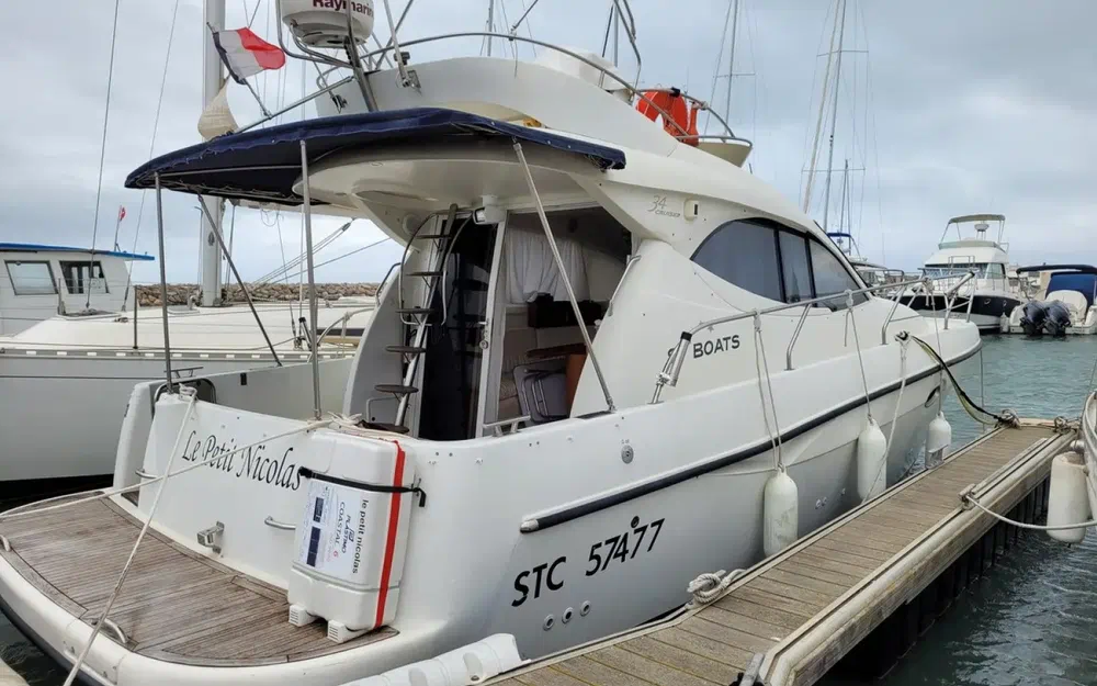 ST BoatsST Boats 34 Cruiser Fly