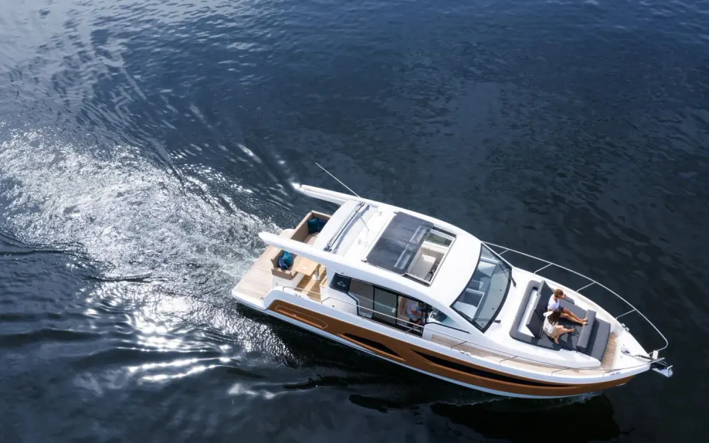 slider 1 Sealine  C390 - null