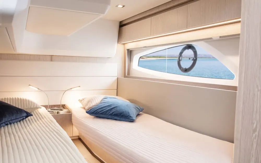 slider 8 Sealine  C390 - null