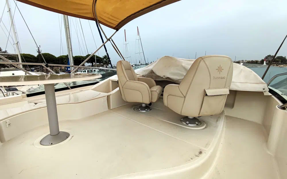 slider 5 Jeanneau Prestige 42 Fly