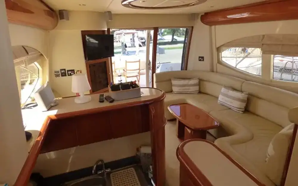 slider 13 Majesty Yachts Majesty 50