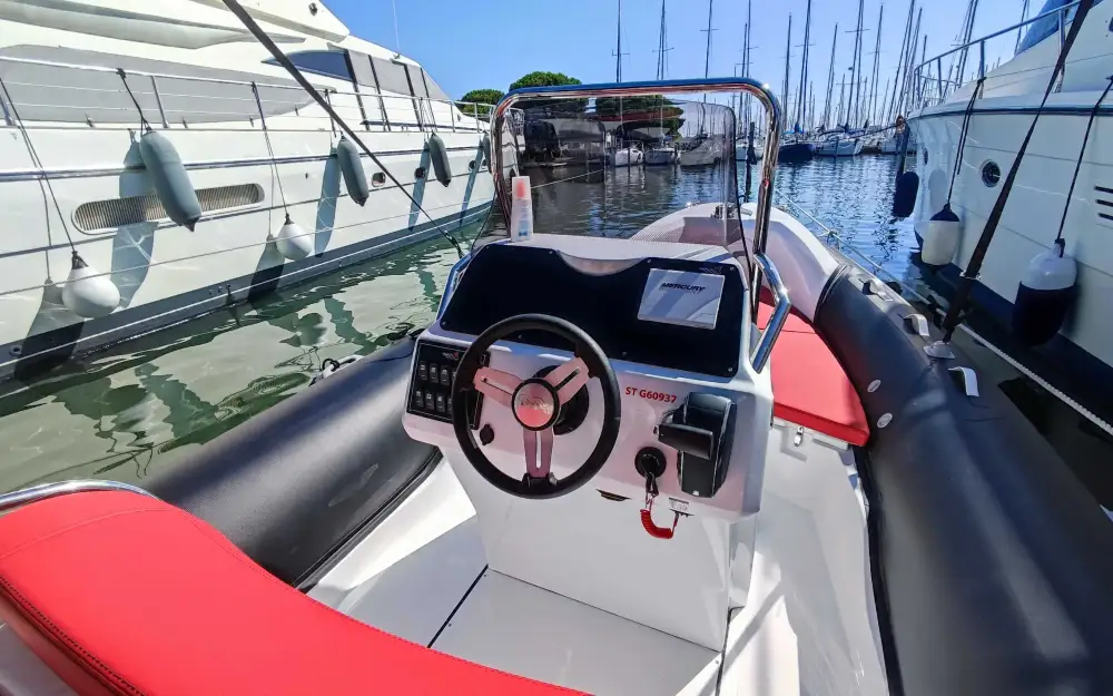 slider 6 MV Marine  27 GT